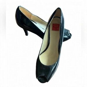 Vintage Óscar de la Rente Black Patent Peeptoe Heels